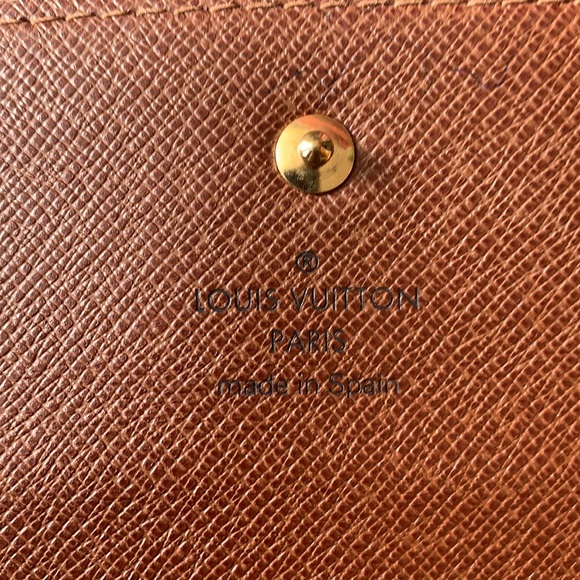 Louis Vuitton : Pochette Passport - Picture 7 of 17